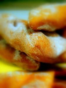 Mes bugnes de Mardi-Gras Mardi gras ou Fat tuesday? Je choisi le carnaval des bugnes