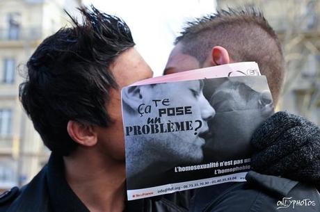 kiss-in-homophobie06
