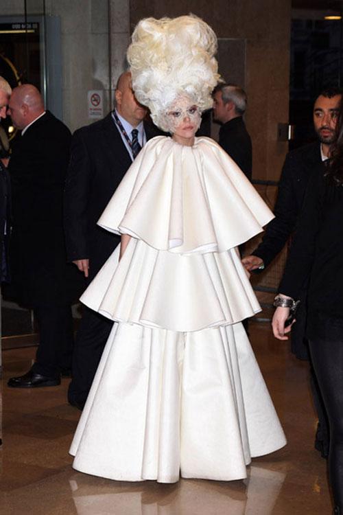 Lady GaGa sur le tapis rouge des Brits Awards