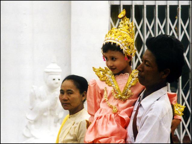 birmanie-rangoon-shinbyou-ordination-jeunes-garcons.1262171447.jpg