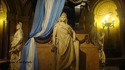 Buenos Aires, sa place de Mayo, ses alentours