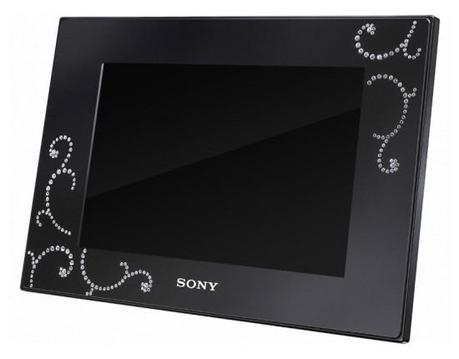 Image sony dpf d75 bq 550x430   Sony S Frame DPF D75 Swarovski