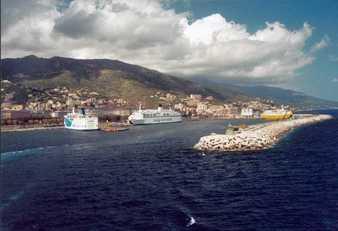 Deux navires de la SNCM seront bloqués ce soir. L'un à Bastia, l'autre à Ajaccio.