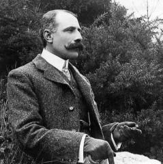 599px-Edward_Elgar.jpg