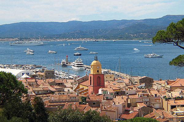 village-saint-tropez-1-.jpg