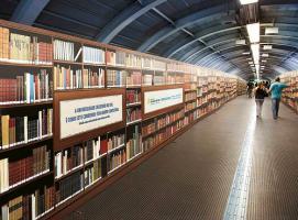 Brésil : un couloir de métro relooké façon bibliothèque universitaire