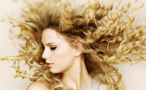 Taylor Swift ... Fearless ... son nouveau clip où elle n'a peur de rien
