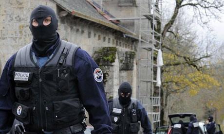 France-Tarnac-Policiers-1.jpg