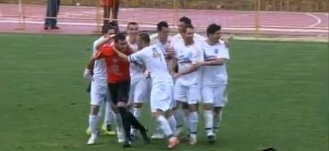 Un gardien met un but de 80 mètres