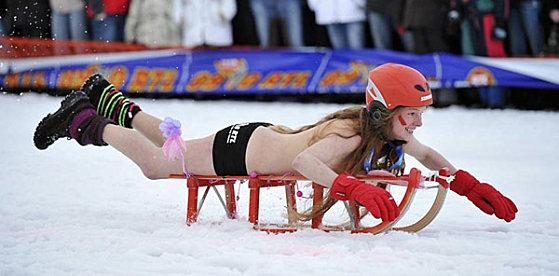 Luge seins nue