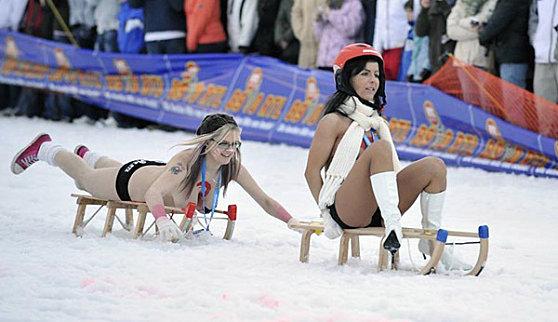 Tournoi de luge seins nue en Allemagne