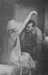 7hu2U4T6Co6phmbl6ggZsQWro1_400