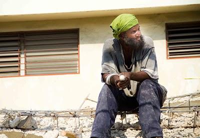 Quelqu'un peut-il prendre le micro ?