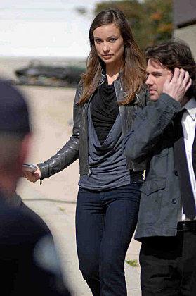 olivia-wilde-on-the-set-of-house-m-d-in-l-a-03