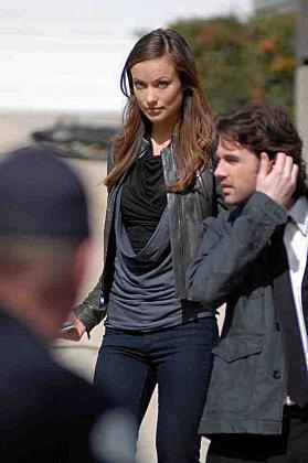 olivia-wilde-on-the-set-of-house-m-d-in-l-a-12