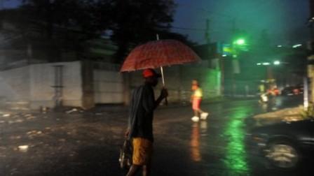 Après le séisme, la saison des pluies fait ses  premiers ...