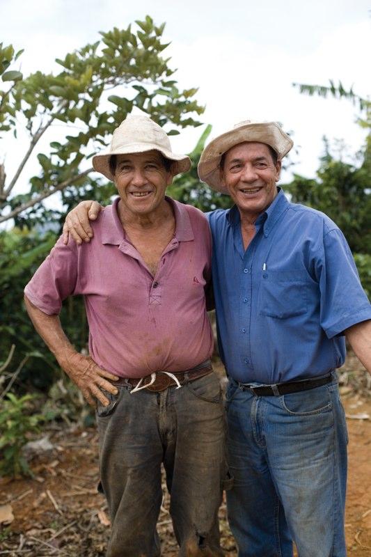 Coffee Farmers in Costa Rica Low (commerce equitable)   Starbucks à base de 100% certifiés Max Havelaar