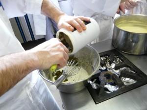 Muffins au Carambar, glace vanille et pistache