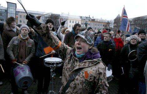 http://www.e24.fr/multimedia/dynamic/00007/islande_manifestation_7050b.jpg