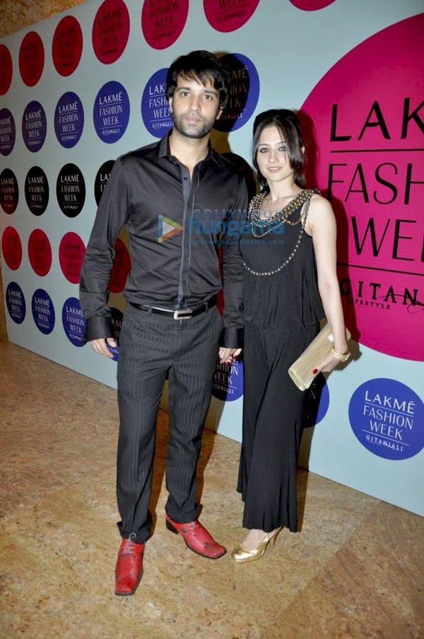 Mugdha Godse défile pour Pria Kataria Puri au Lakhme Fashion Week