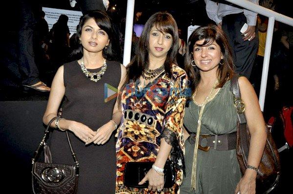 Mugdha Godse défile pour Pria Kataria Puri au Lakhme Fashion Week