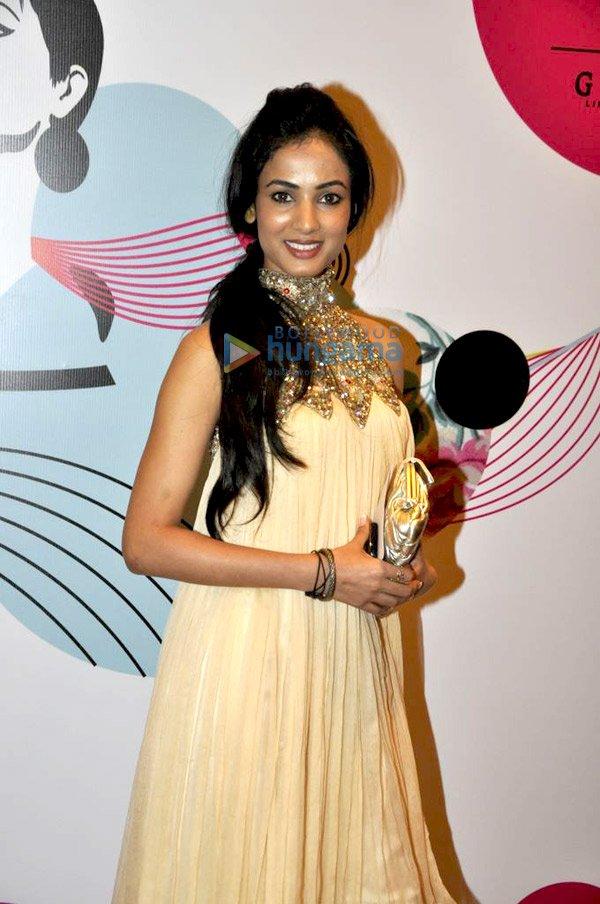 Mugdha Godse défile pour Pria Kataria Puri au Lakhme Fashion Week