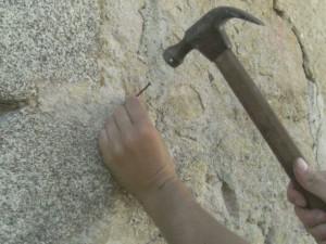 Le Parlement cède : enfonçons le clou