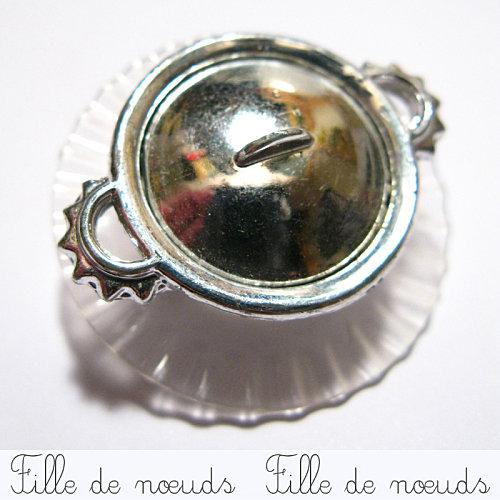 bijoux-jouets-broche-cocotte.jpg