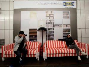 Des canapés Ikea… dans le métro parisien !