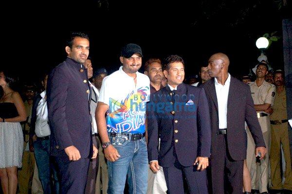 Shaharukh Khan et Shilpa Shetty à la soirée d'ouverture du IPL