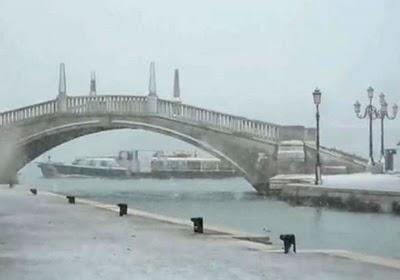 Magnifique video de la tempête de neige à Venise