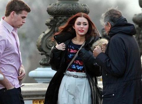 Miley Cyrus ... les photos avec son boyfriend à Paris en vidéo !!