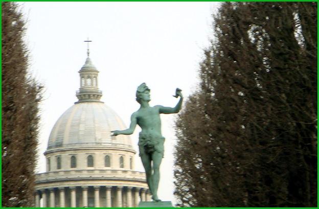 paris-faune-devant-pantheon.1268847683.jpg