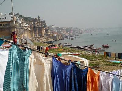 Jour de lessive sur les bords du Gange