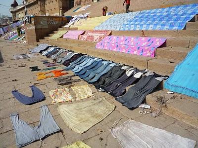 Jour de lessive sur les bords du Gange