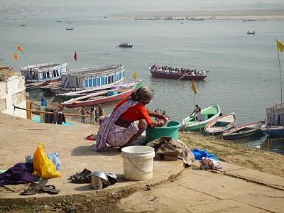 Jour de lessive sur les bords du Gange