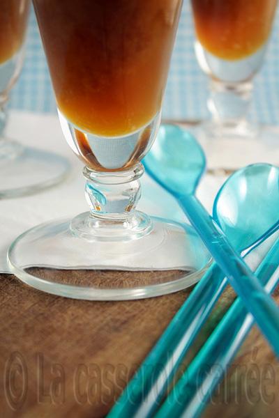 Parfaits au fromage cottage, caramel aux bananes et noix de coco