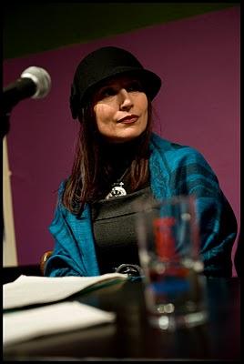 Ecrire dans l'ailleurs d'une autre langue