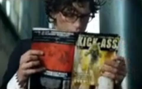 Attention vos derrières ... Mika revient pour le clip du film Kick Ass !