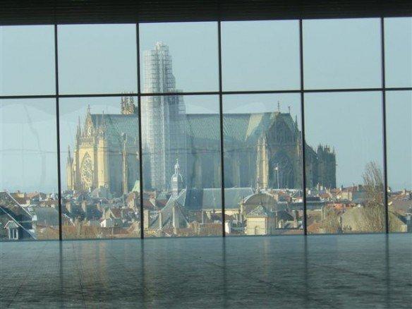 Cathédrale Saint-Etienne vue depuis le Centre Pompidou Metz