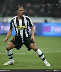 jonathan-zebina-ac-milan-vs-juventus-serie-a-matchday-14-championship-series-at-the-san-siro-stadium-in-milan-on-december-1-2-0AC3hH Zebina fait honte à la Juve sur et hors du terrain