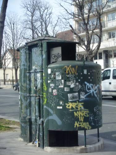 vespasienne parisienne du boulevard Arago 2 2010-03-18.jpg