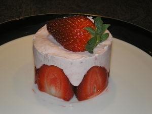Entremet léger aux fraises et mascarpone P1010185