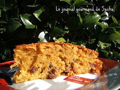 moelleux aux pommes , raisins et amandes