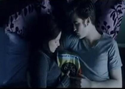Un aperçu de Twilight Eclipse : Robert Pattinson et Kristen Stewart au lit
