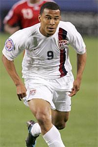 Charlie Davies a repris