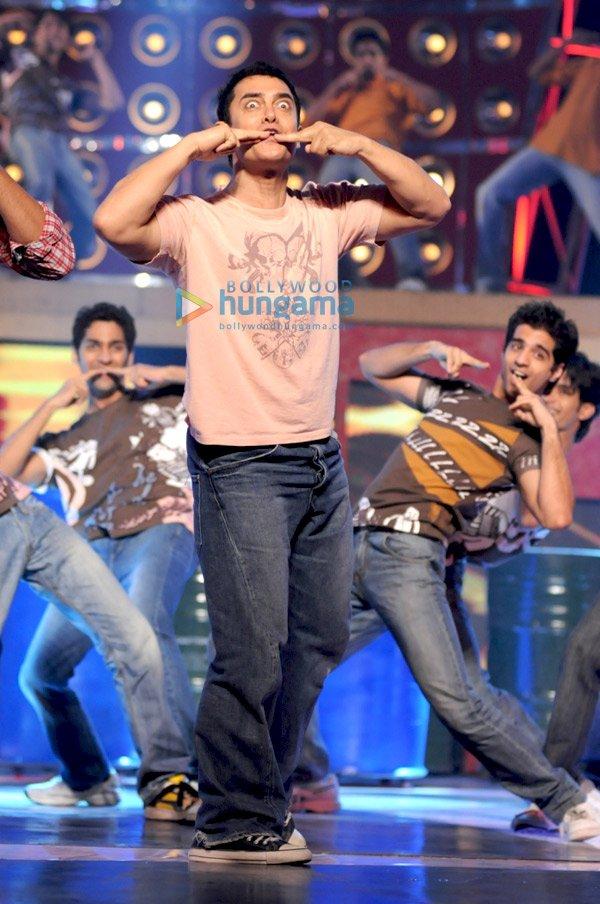 Aamir Khan's performance at Superstars Ka Jalwa!!