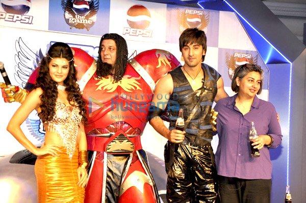 Jacqueline Fernandez, Sanjay Dutt et Ranbir Kapoor au lancement du jeu Pepsi