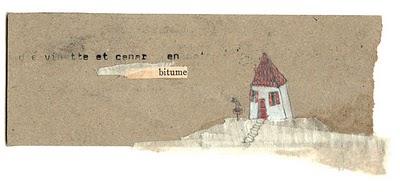 Dans la maison aux rideaux rouges.