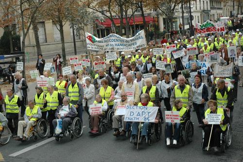 http://www.afmeg.info/local/cache-vignettes/L500xH333/Handicapes_manif_PL_1-0babd.jpg